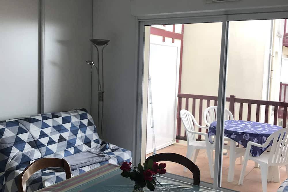 Entire apartment, T2 apartment facing port in Ciboure, Bayonne region
