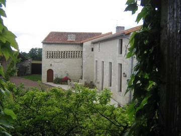 Maison d’hôte pour 4 personnes, avec vue ainsi que piscine et jardin à Chouppes