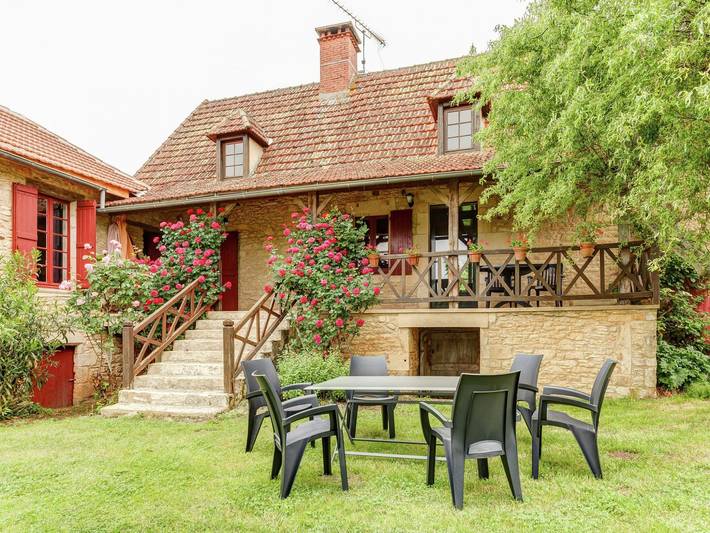 Cozy Holiday Home in Besse with Swimming Pool in Besse, Périgord Noir
