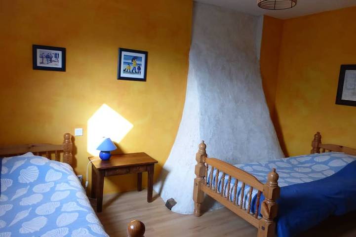 Gîte pour 12 personnes, avec jardin à Saint-Germain-en-Coglès - 2