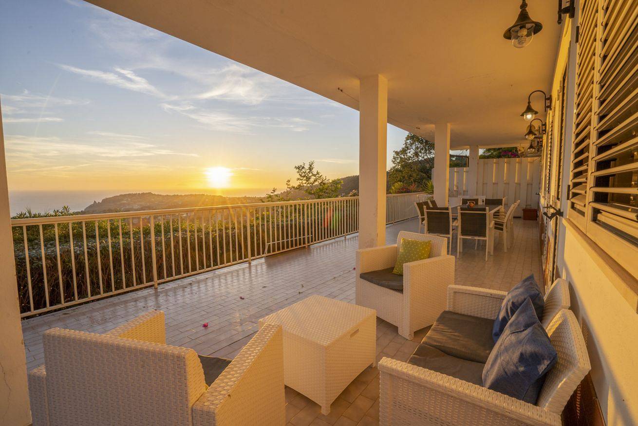 Ganze Wohnung, Villa Gisa, Große Villa für 16 Personen mit privatem Pool und Meerblick in Santa Maria (Vibo Valentia), Vibo Valentia Provinz