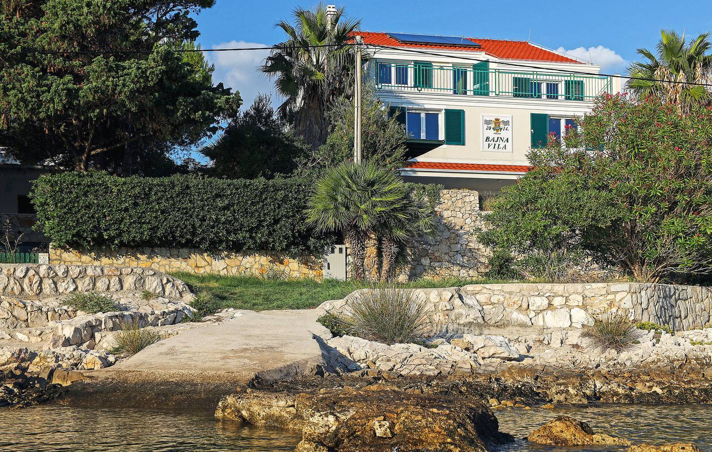 Reizende 1-Zimmer-Wohnung mit Pool, Terrasse und nur 100 m von der Küste entfernt in Pag Stadt, Pag