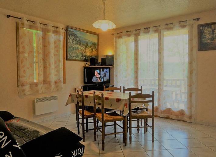 Gîte pour 6 personnes, avec jardin ainsi que piscine et terrasse à Auriac-du-Périgord - 2