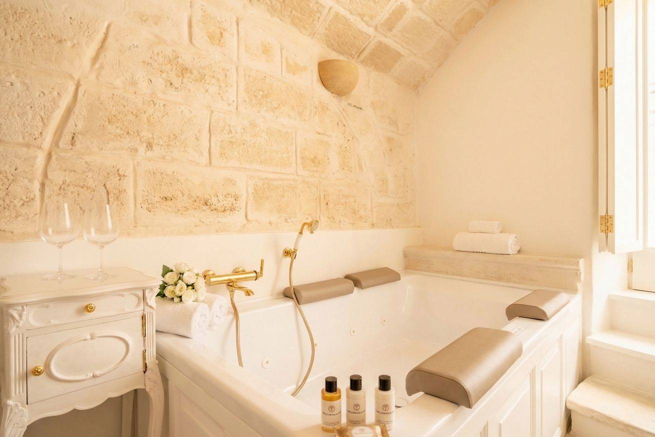 Appartamento intero, Reale – Suite con Vasca Idromassaggio nel Cuore di Monopoli in Monopoli, Provincia di Bari