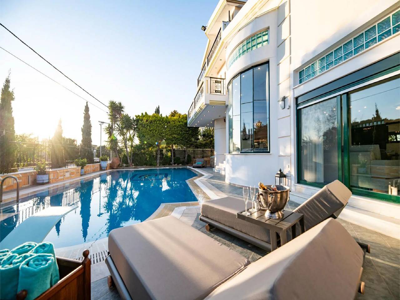 Luxury Athens Villa | Villa Azure Breeze | 6 Bedrooms | Sparkling Private Pool in Voula, Regionalbezirk Ostattika