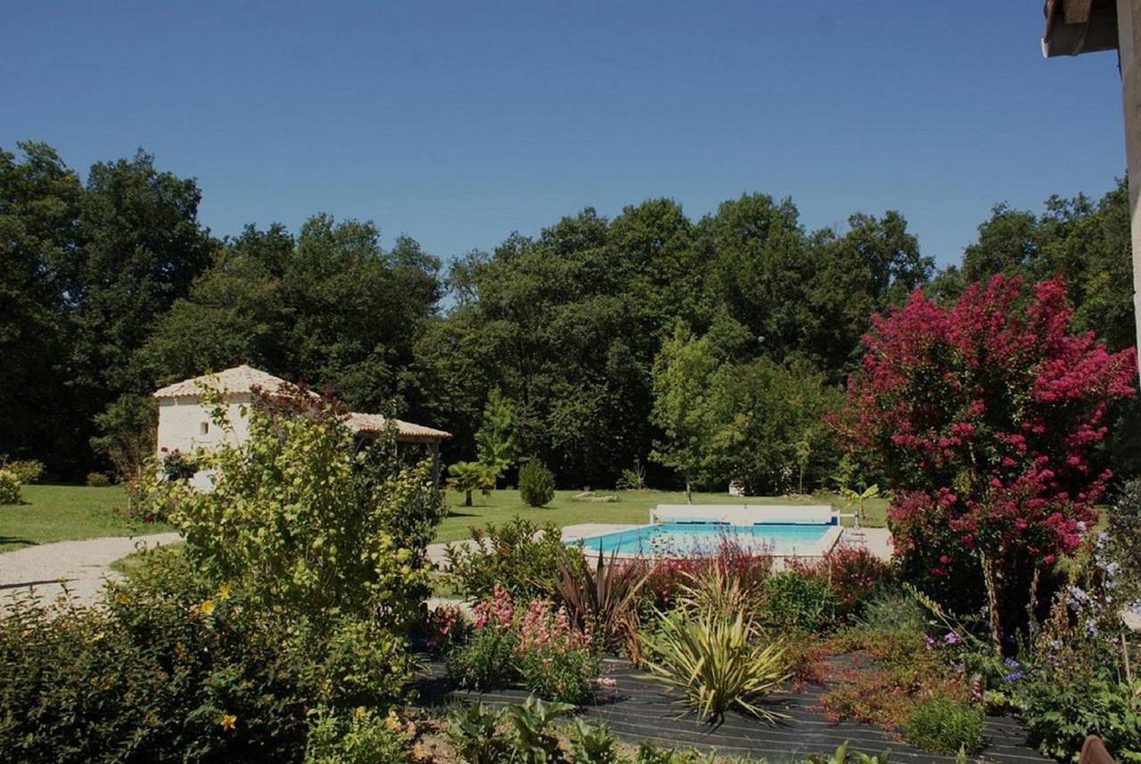 Three-Bedroom House in Fontaines-d'Ozillac, Région de Jonzac