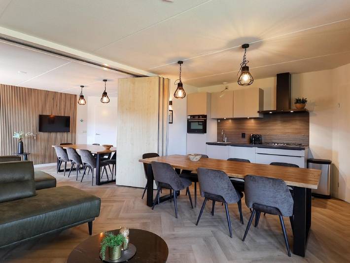 Vakantiehuis voor 14 personen, with Terras and Tuin as well as Zwembad in Voorthuizen