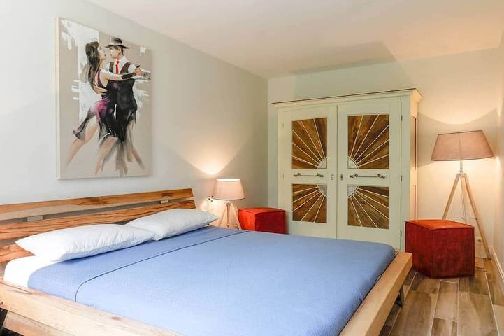 Location de vacances pour 13 personnes, avec jardin ainsi que piscine et balcon, animaux acceptés à Continvoir