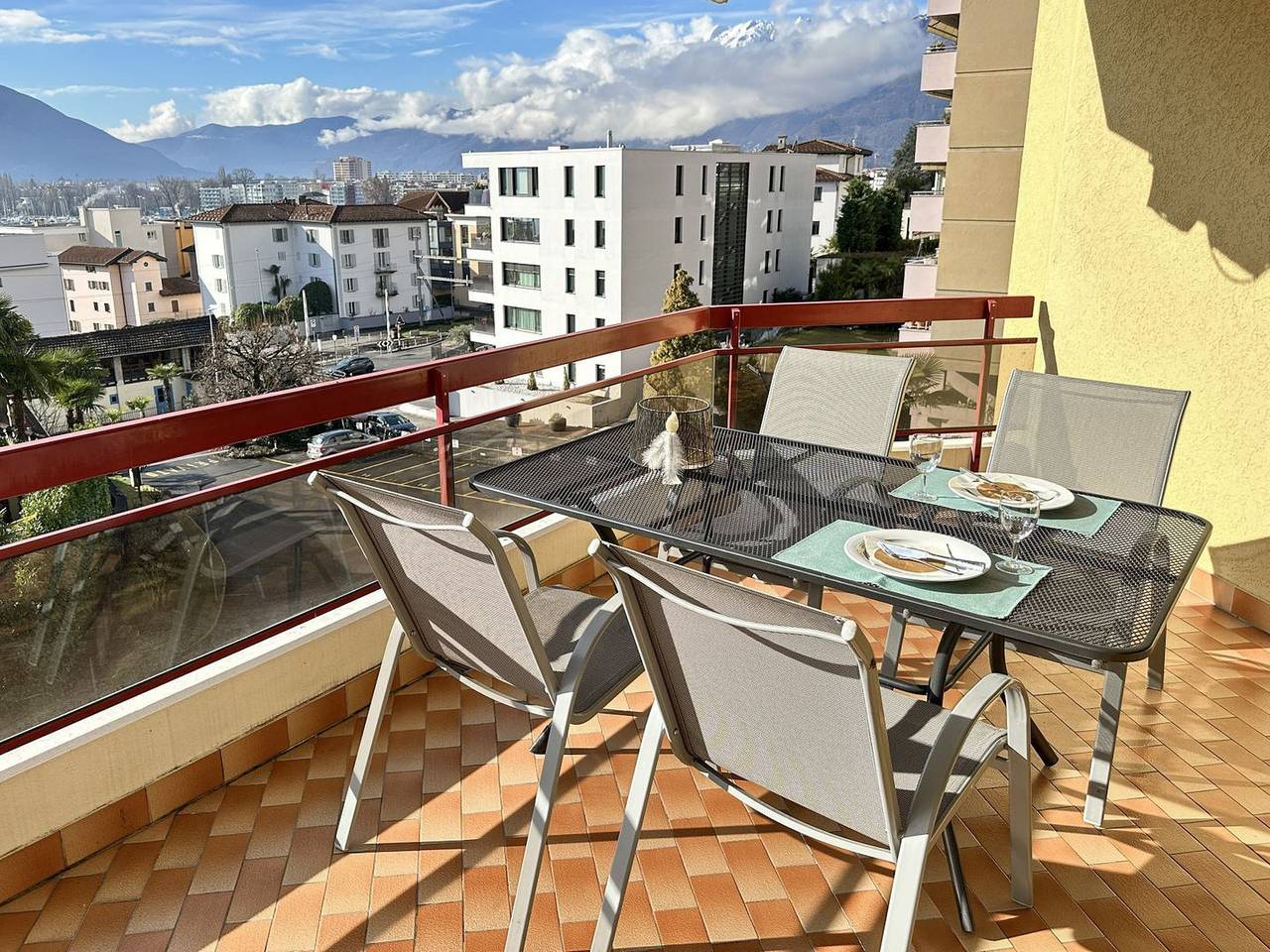 Ganze Wohnung, Zentrales Appartement an bester Lage, nahe dem See und Weitblick in Muralto, Tessiner Alpen