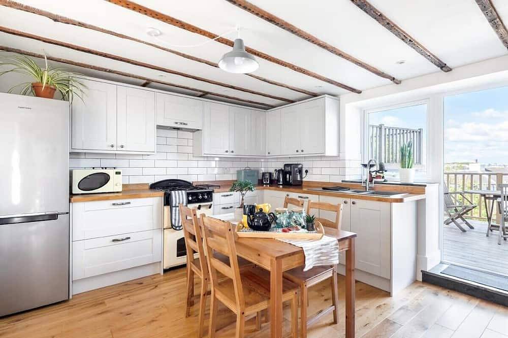 Log Cabin for 5 People in Plymouth, South West England