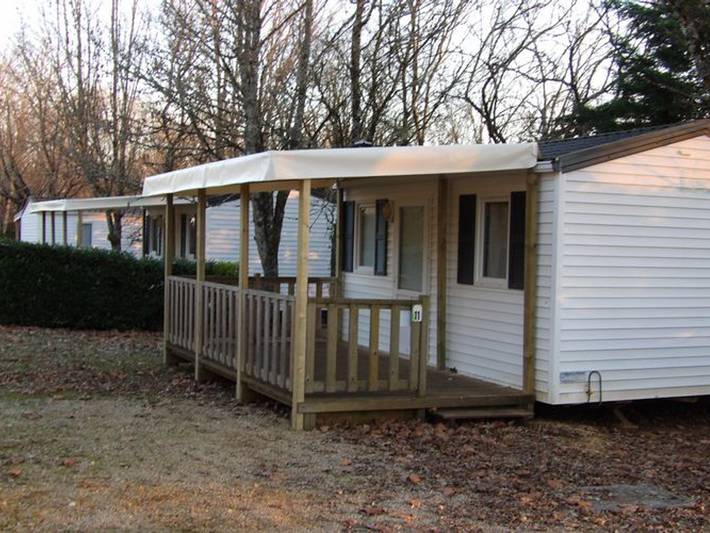 Camping pour 3 personnes, avec terrasse et piscine