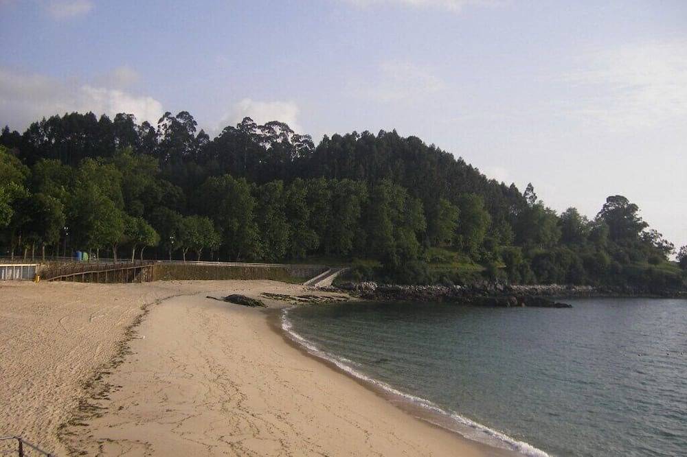 Entire apartment, Spacious apartment with hydromassage in the 2 bathrooms. 7 minutes from the beaches! in Marín, Rías Baixas