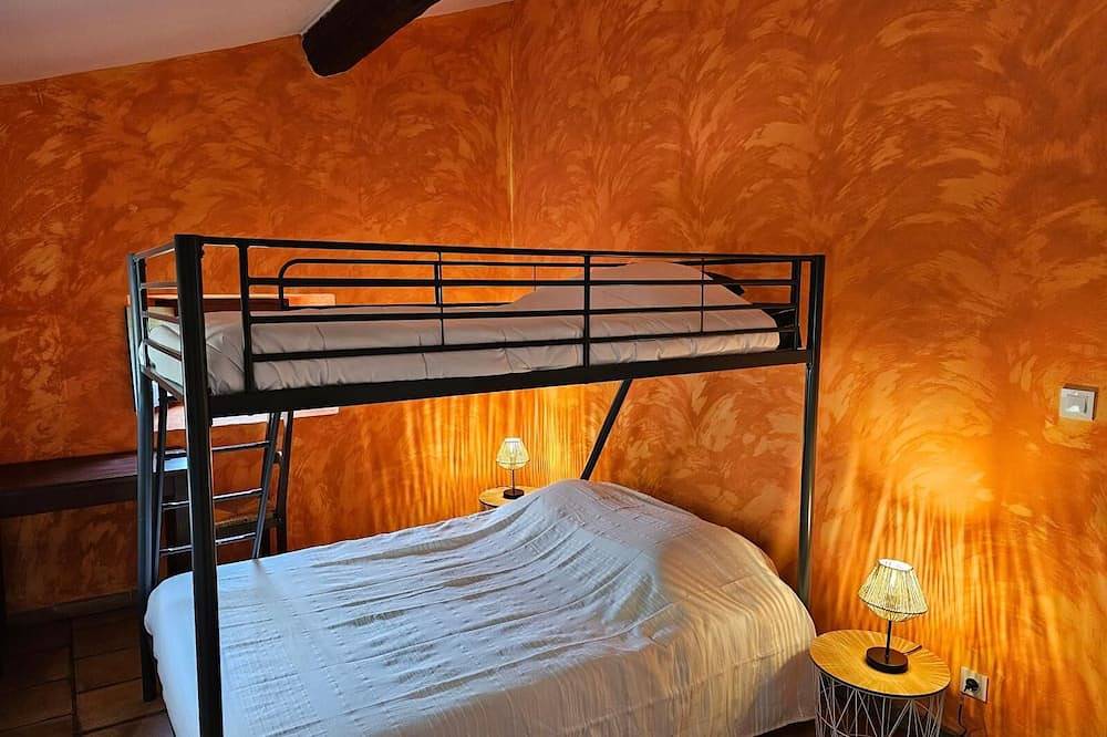 Entire apartment, Domaine de Bagard - Gîte Micocoulier 56m² 4/9 pers Large terrace in Sauve, Le Vigan region