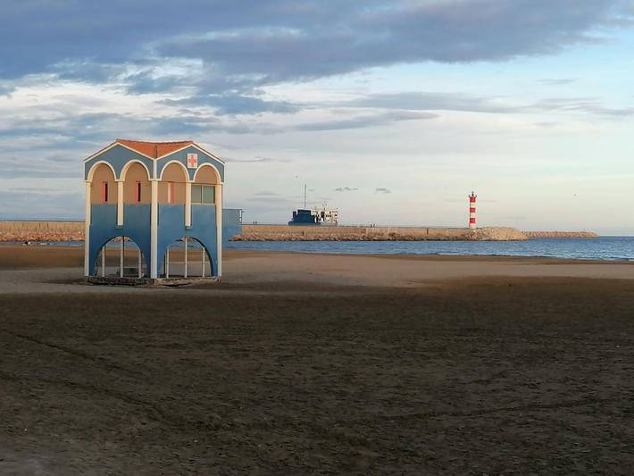 Camping pour 6 personnes, avec piscine ainsi que bassin pour enfant et jardin, animaux acceptés à Port-la-Nouvelle