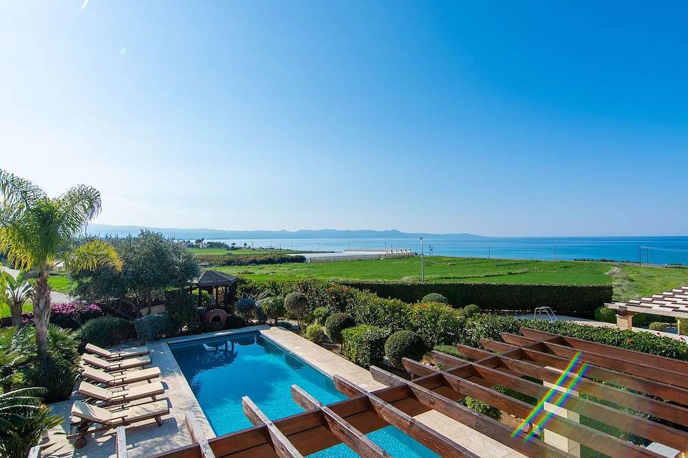 Villa Pine View -  a villa that sleeps 6 guests  in 3 bedrooms in Südzypern