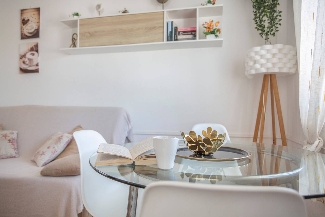 Entire apartment, Vacation Apartment 'Popcorn Beach House' with Shared Pool, Balcony and Wi-Fi in Corralejo, La Oliva