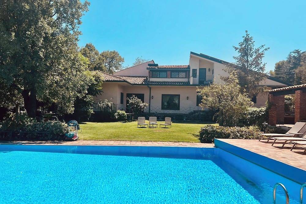 Villa con piscina privada y jardín amueblado, barbacoa y comedor externo in Linera, Santa Venerina