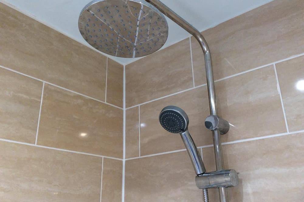 Rural location, surrounded by farmland, ancient green lanes, footpaths & woods. in Swansea region