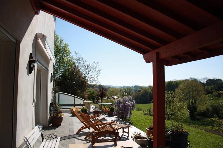 Chambre d’hôte pour 2 personnes, avec piscine ainsi que vue et jardin à La Celle-sous-Gouzon - 2