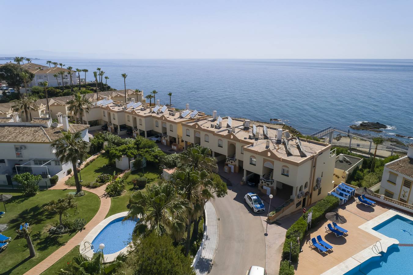 Entire apartment, Holiday apartment for 3 people with terrace in Playa El Bombo, Mijas