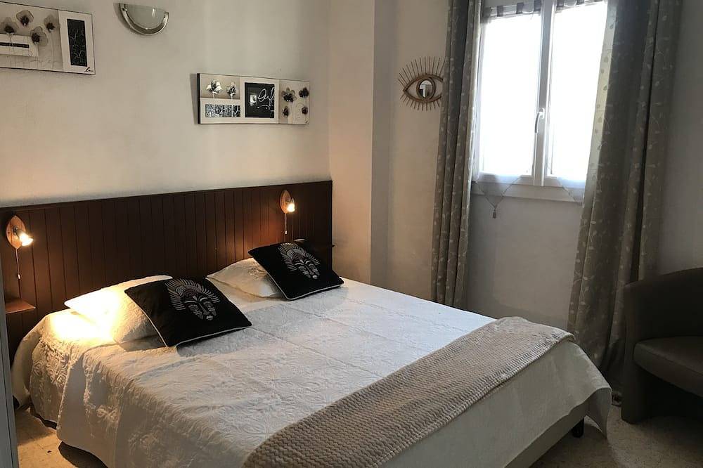 Gite Les Oliviers- Mas Du Vieux Chene- in Salavas, Gorges de l’Ardèche