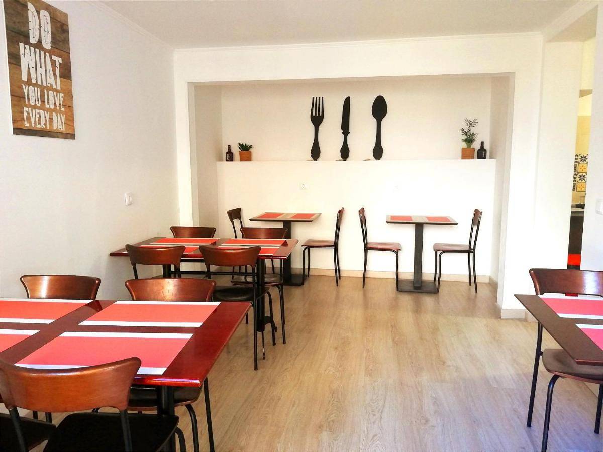 Apartamento de férias inteiro, Double Room with External Private Bathroom in Cascais e Estoril, Costa de Lisboa