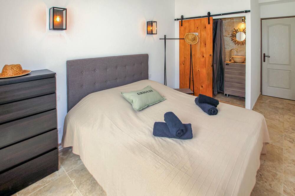 Preciosa casa en Grignan con piscina privada, que puede ser interior o. in Grignan, Región de Nyons