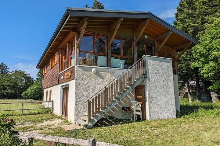Gîte pour 10 personnes, avec Jardin à Pugny-Chatenod