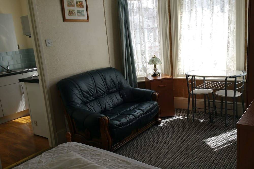Entire apartment, 2 berth, first floor flat, Glen Villa 4 in Great Yarmouth, The Broads
