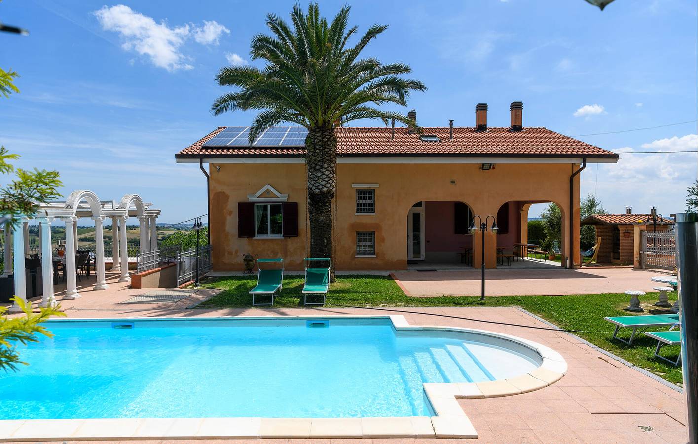 Holiday home for 7 people with terrace in Castel Colonna, Trecastelli