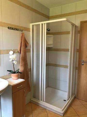 Ferienwohnung für 4 Personen, mit Terrasse und Garten sowie Seeblick und Ausblick in Börgerende-Rethwisch - 2