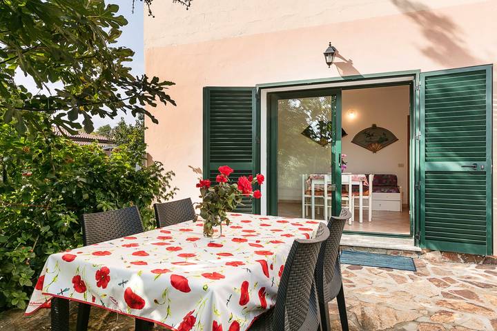 Appartement entier, Appartement vacances "Bilocale Spiaggia Porto Ottiolu" avec terrasse in Porto Ottiolu, Budoni
