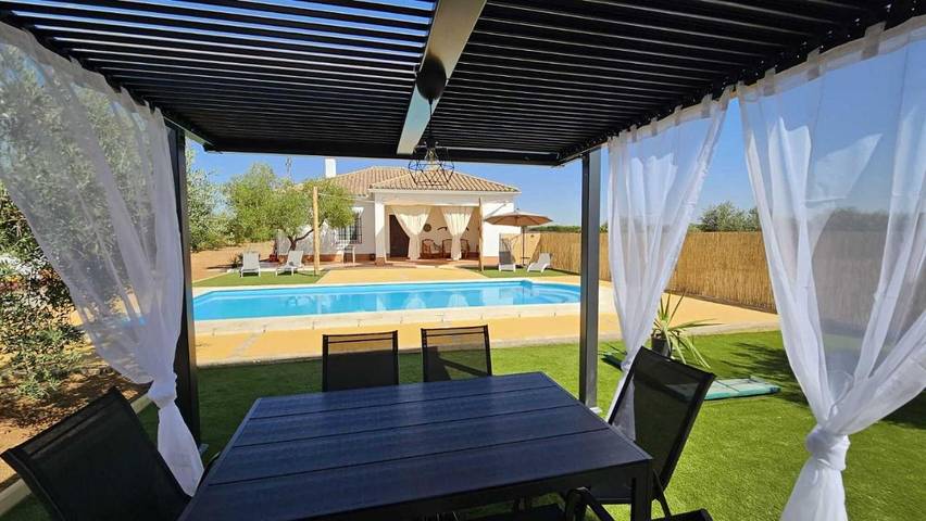 Casa rural para 6 personas, con jardín y piscina, Se admiten mascotas en Campiña de Morón y Marchena - 2