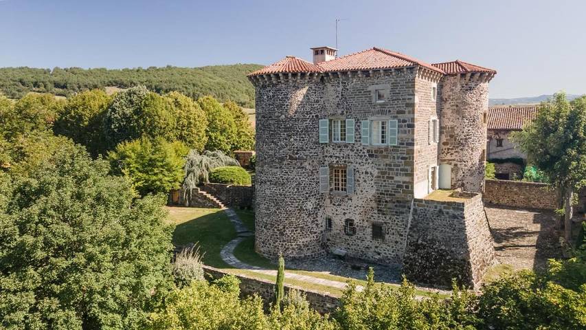 Cottage pour 13 personnes, avec piscine ainsi que vue et jardin à Cerzat