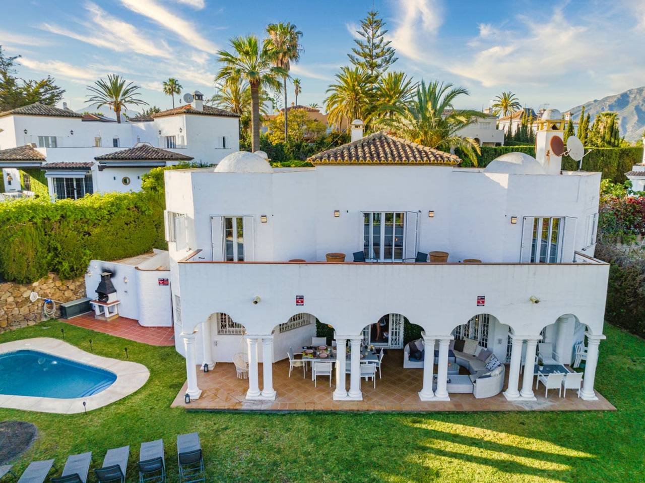 Superb villa with Heated Pool for families and friends in Marbella West, Marbella