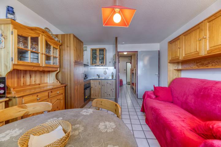 Apartamento entero, Apartamento 'Granges 8 - Bel Appt 4p Au Pied Des' con vistas a la montaña y balcón in Villard-Reculas, Parque Nacional de los Ecrins
