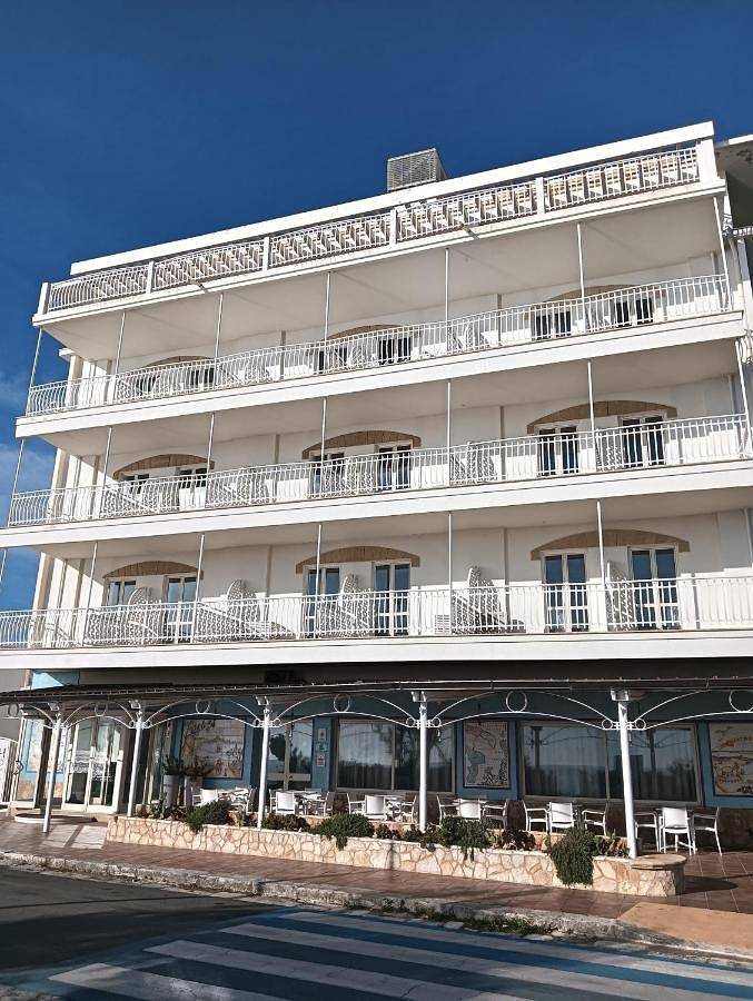 Hôtel pour 2 personnes, avec terrasse et piscine dans Casalabate - 2