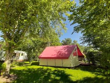 Tente pour 5 personnes, avec jacuzzi ainsi que sauna et bassin pour enfant en Vendée
