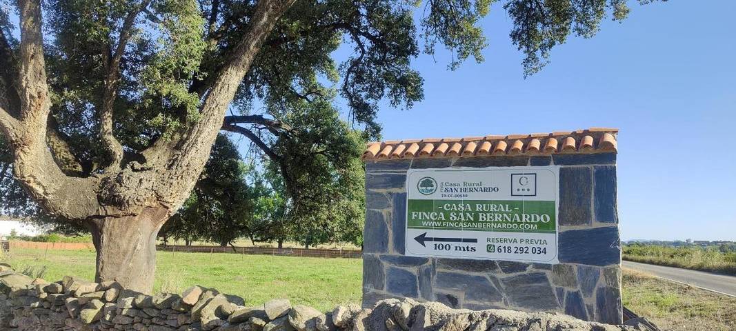 Casa rural para 12 personas, con vistas y jardín, Se admiten mascotas en Montehermoso