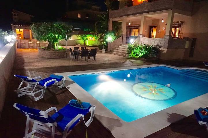 Villa für 13 Personen, mit Garten - 1