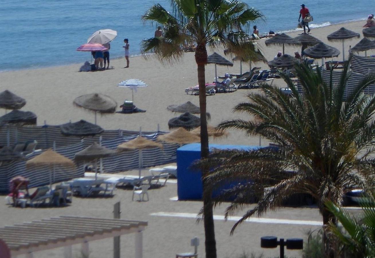 Ganze Wohnung, Luxury Apartment in Los Boliches am Strand mit Gemeinschaftspool und Wlan in Los Boliches, Fuengirola