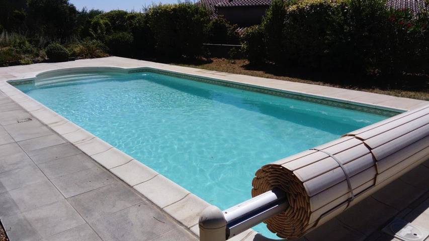 Location de vacances pour 4 personnes, avec jardin ainsi que vue et piscine à Bourg-Saint-Andéol - 4