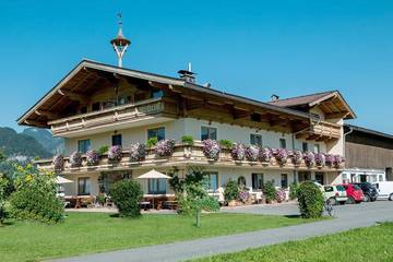Ferienwohnung für 3 Personen, mit Garten und Ausblick, kinderfreundlich am Kaiserwinkl