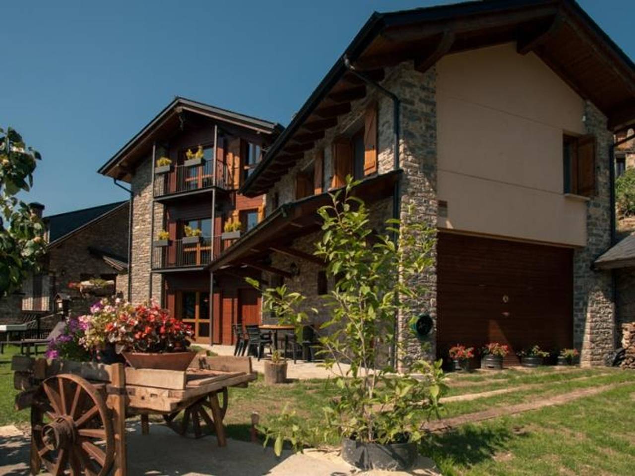Casa rural en Montardit de Dalt con jardín y se admiten mascotas. in Sort , Pirineo Catalan