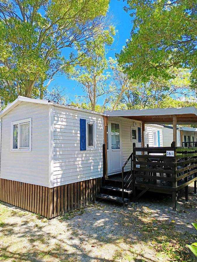 Location de vacances pour 4 personnes, avec piscine et vue ainsi que bassin pour enfant et jardin à Saint-Gilles - 3