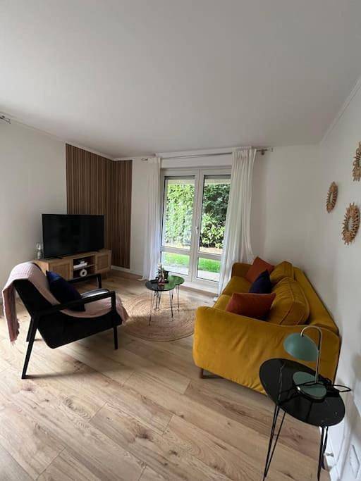 Appartement entier, Hana Home 4 personnes jardin privatif business&family in Montigny-le-Bretonneux, Yvelines