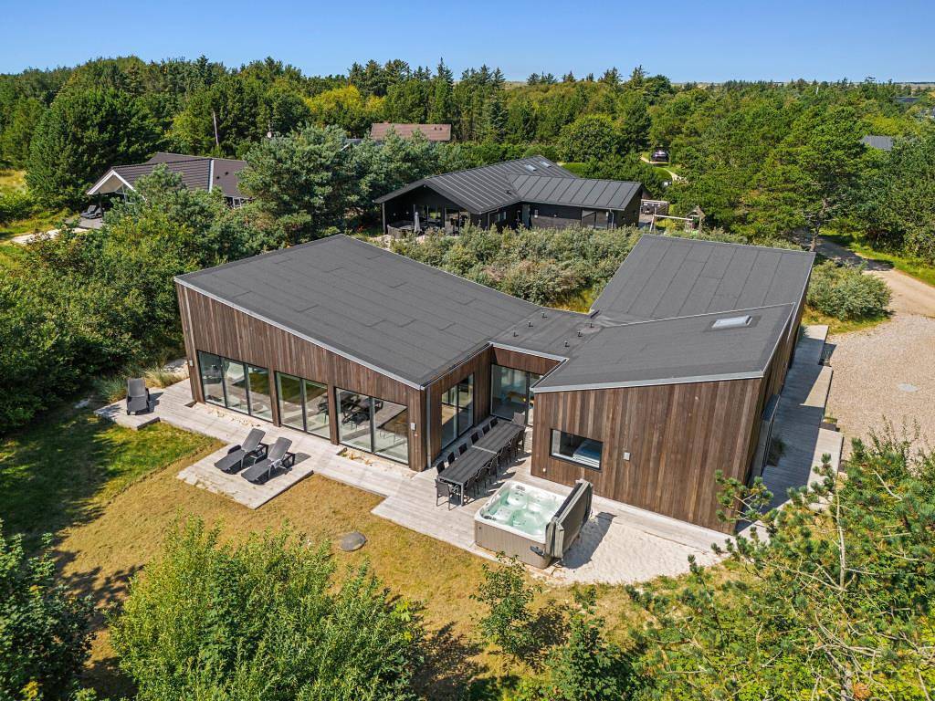 Luxury holiday home with hot tub, sauna and games room in Blavand, Varde Region