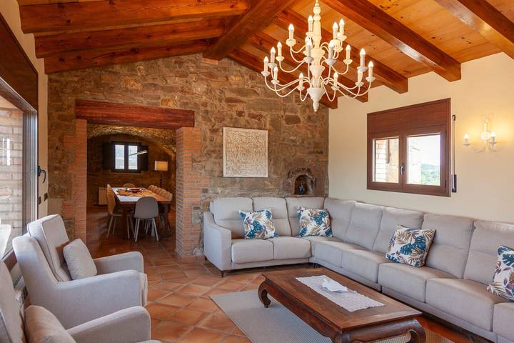 Casa rural con piscina para 16 personas, con jardín en Bages - 2