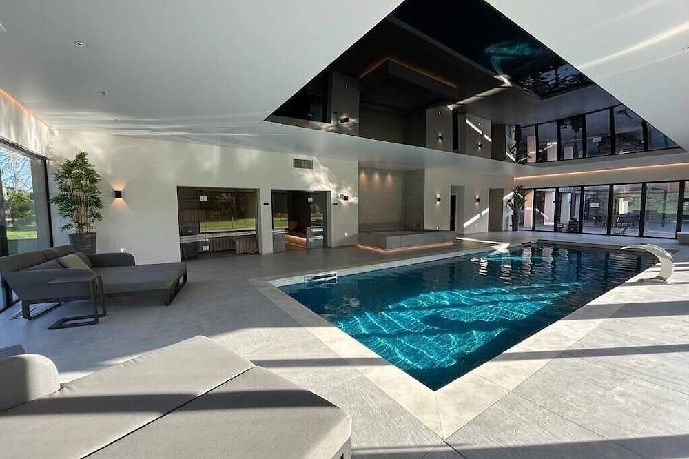 Luxury Cedar House, Private Garden & Pool House in Bosham, Sussex Occidental