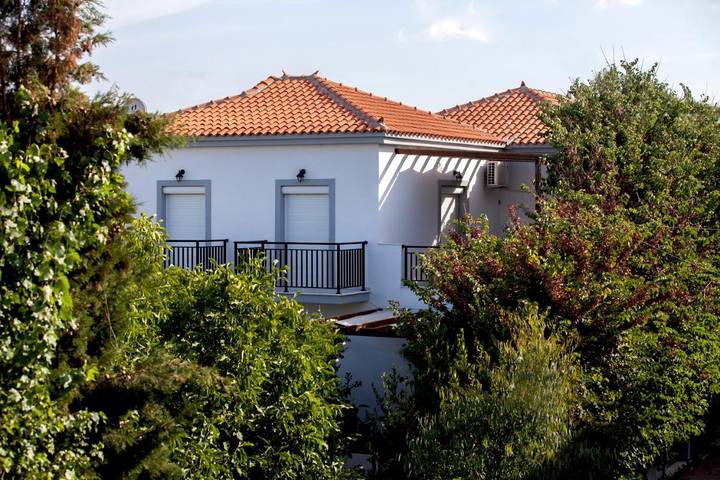 Location de vacances pour 3 personnes, avec terrasse et jardin, animaux acceptés dans Σκάλα Ερεσού